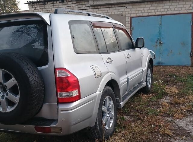 Сірий Міцубісі Паджеро, об'ємом двигуна 3.8 л та пробігом 334 тис. км за 8300 $, фото 2 на Automoto.ua