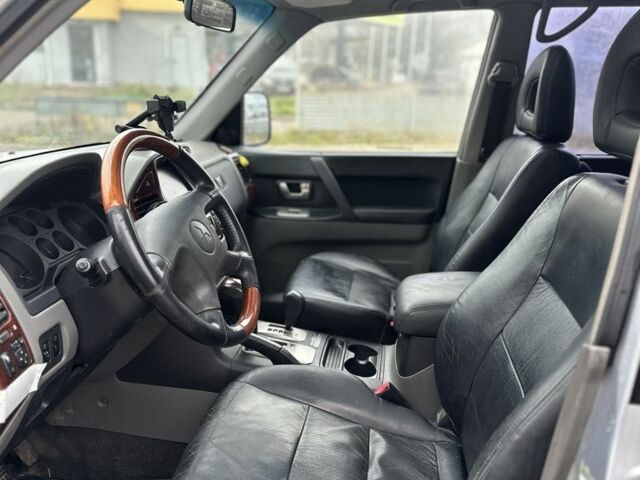 Сірий Міцубісі Паджеро, об'ємом двигуна 3.2 л та пробігом 265 тис. км за 4550 $, фото 14 на Automoto.ua