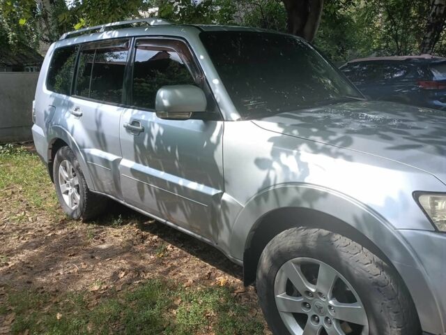Серый Мицубиси Паджеро, объемом двигателя 3.8 л и пробегом 320 тыс. км за 9700 $, фото 2 на Automoto.ua