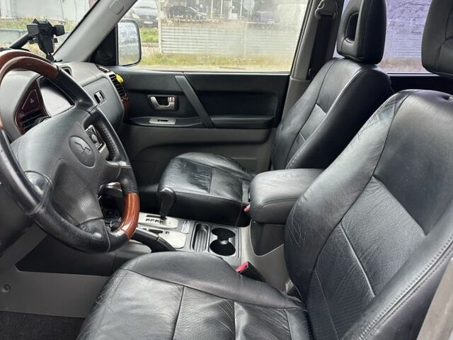 Сірий Міцубісі Паджеро, об'ємом двигуна 3.2 л та пробігом 265 тис. км за 4550 $, фото 10 на Automoto.ua