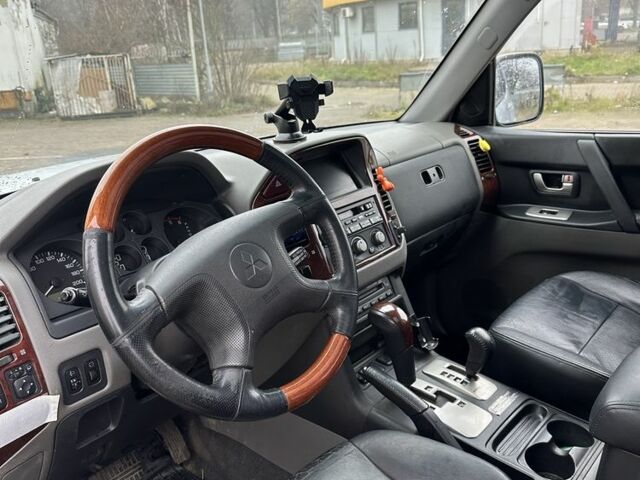 Сірий Міцубісі Паджеро, об'ємом двигуна 3.2 л та пробігом 265 тис. км за 4550 $, фото 12 на Automoto.ua