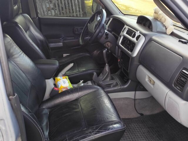 Серый Мицубиси Паджеро, объемом двигателя 2.5 л и пробегом 200 тыс. км за 10000 $, фото 4 на Automoto.ua