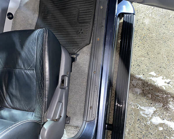 Сірий Міцубісі Паджеро, об'ємом двигуна 3 л та пробігом 208 тис. км за 9900 $, фото 9 на Automoto.ua