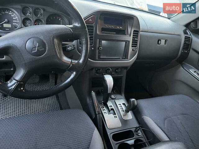 Міцубісі Паджеро 2006 у Дніпро (Дніпропетровську) на Automoto.ua Сірий Міцубісі Паджеро, об'ємом двигуна 3 л та пробігом 252 тис. км за 12500 $, фото 8 на Automoto.ua
