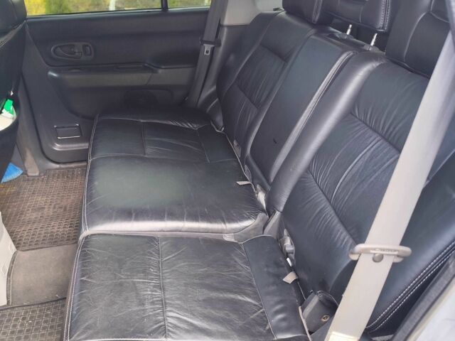 Серый Мицубиси Паджеро, объемом двигателя 2.5 л и пробегом 200 тыс. км за 10000 $, фото 2 на Automoto.ua