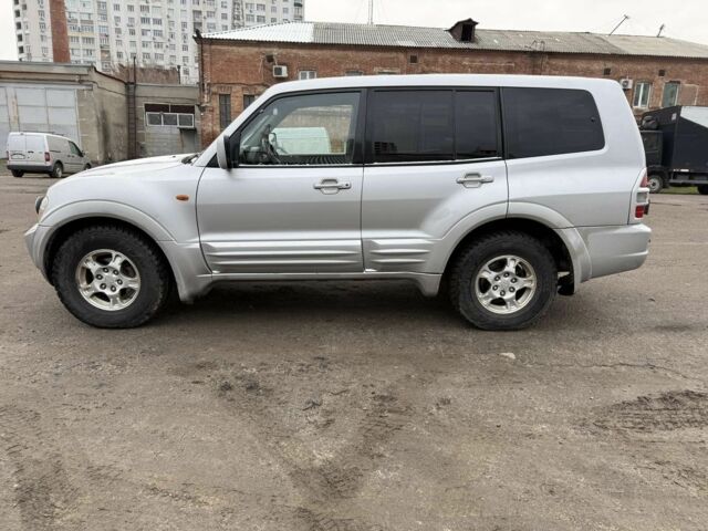 Серый Мицубиси Паджеро, объемом двигателя 3.2 л и пробегом 266 тыс. км за 4300 $, фото 1 на Automoto.ua