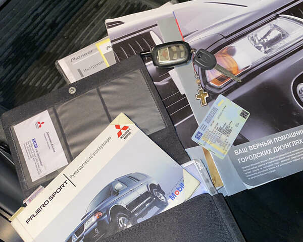 Сірий Міцубісі Паджеро, об'ємом двигуна 3 л та пробігом 208 тис. км за 9900 $, фото 10 на Automoto.ua