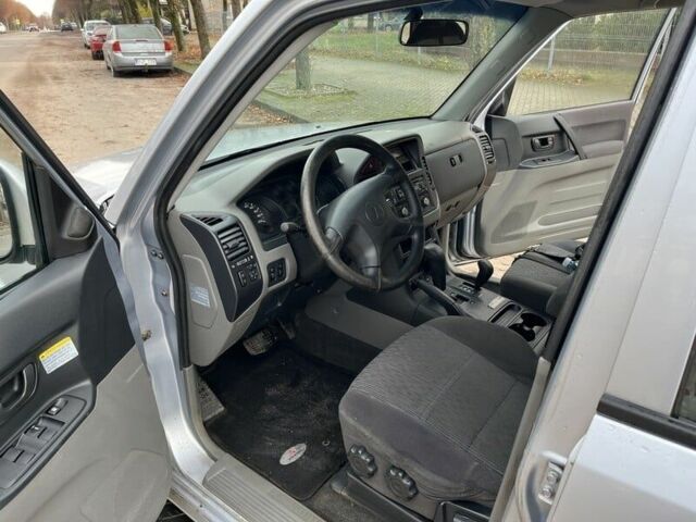 Сірий Міцубісі Паджеро, об'ємом двигуна 3.2 л та пробігом 327 тис. км за 2700 $, фото 5 на Automoto.ua