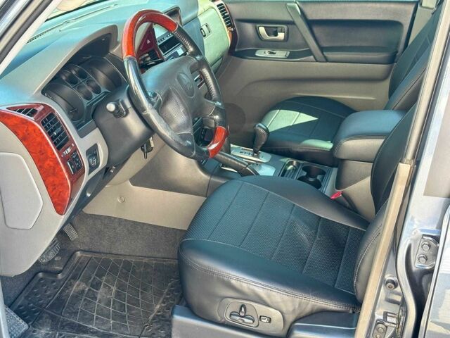 Сірий Міцубісі Паджеро, об'ємом двигуна 3 л та пробігом 230 тис. км за 6000 $, фото 9 на Automoto.ua