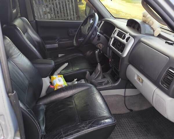 Сірий Міцубісі Паджеро, об'ємом двигуна 2.5 л та пробігом 200 тис. км за 10000 $, фото 3 на Automoto.ua