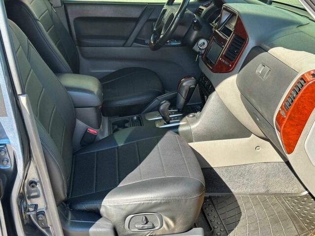 Сірий Міцубісі Паджеро, об'ємом двигуна 3 л та пробігом 230 тис. км за 6000 $, фото 22 на Automoto.ua