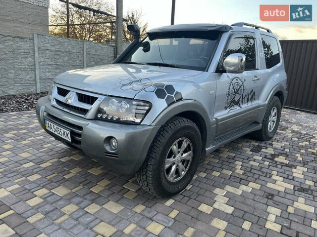 Міцубісі Паджеро 2006 у Дніпро (Дніпропетровську) на Automoto.ua Сірий Міцубісі Паджеро, об'ємом двигуна 3 л та пробігом 252 тис. км за 12500 $, фото 1 на Automoto.ua