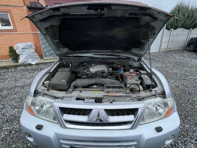 Серый Мицубиси Паджеро, объемом двигателя 3.8 л и пробегом 355 тыс. км за 7300 $, фото 7 на Automoto.ua