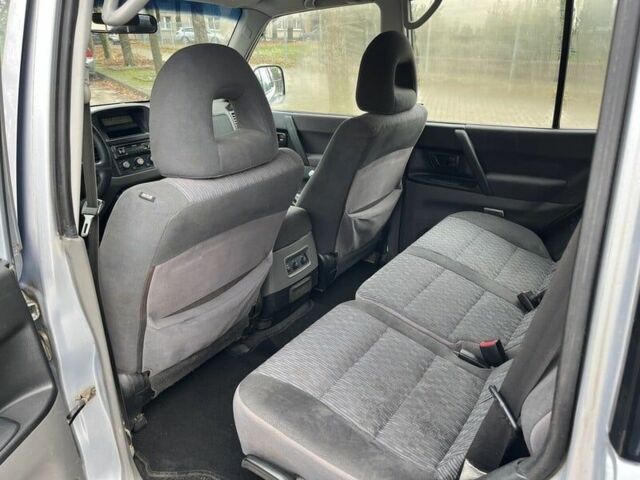 Сірий Міцубісі Паджеро, об'ємом двигуна 3.2 л та пробігом 327 тис. км за 2700 $, фото 6 на Automoto.ua