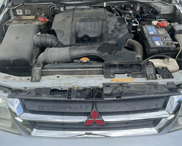 Серый Мицубиси Паджеро, объемом двигателя 3.2 л и пробегом 359 тыс. км за 7900 $, фото 12 на Automoto.ua