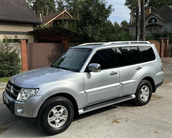 Серый Мицубиси Паджеро, объемом двигателя 2.97 л и пробегом 220 тыс. км за 12900 $, фото 1 на Automoto.ua