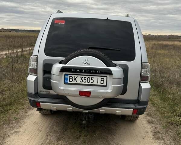 Серый Мицубиси Паджеро, объемом двигателя 3.2 л и пробегом 305 тыс. км за 10900 $, фото 6 на Automoto.ua