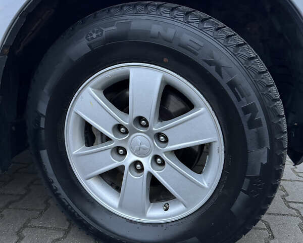 Серый Мицубиси Паджеро, объемом двигателя 3.2 л и пробегом 253 тыс. км за 12500 $, фото 10 на Automoto.ua