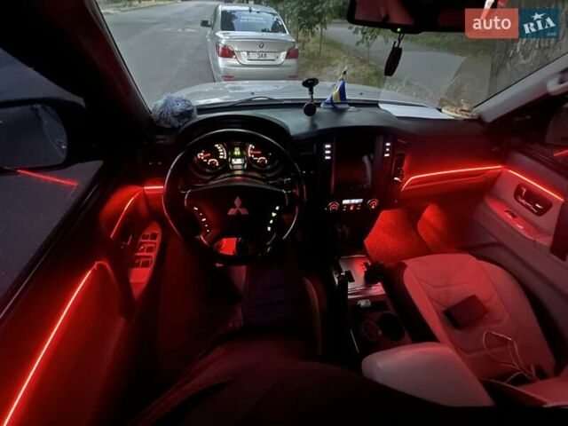 Сірий Міцубісі Паджеро, об'ємом двигуна 3.2 л та пробігом 295 тис. км за 13000 $, фото 18 на Automoto.ua