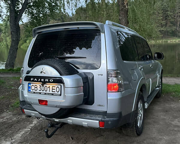 Сірий Міцубісі Паджеро, об'ємом двигуна 3 л та пробігом 237 тис. км за 10500 $, фото 3 на Automoto.ua