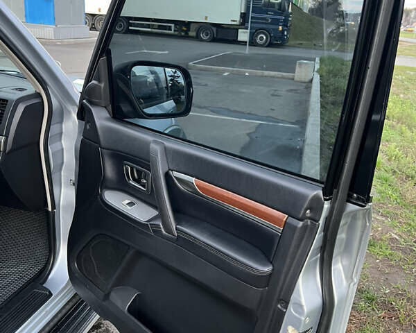 Серый Мицубиси Паджеро, объемом двигателя 2.97 л и пробегом 223 тыс. км за 11700 $, фото 19 на Automoto.ua