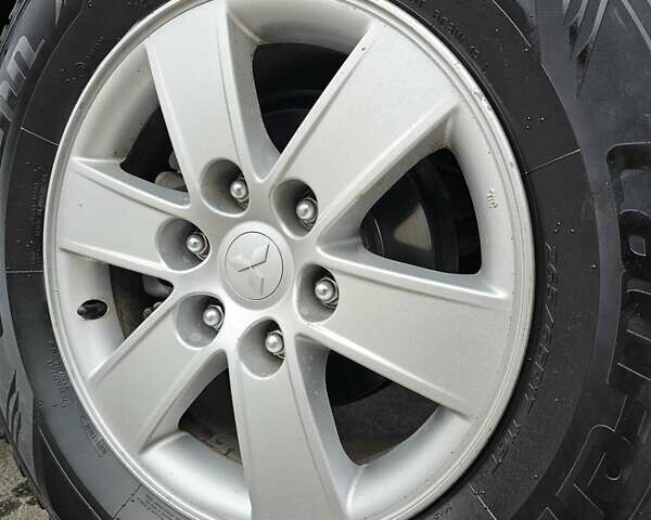 Сірий Міцубісі Паджеро, об'ємом двигуна 3 л та пробігом 187 тис. км за 11777 $, фото 8 на Automoto.ua