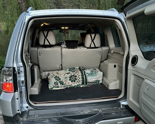 Сірий Міцубісі Паджеро, об'ємом двигуна 3 л та пробігом 237 тис. км за 10500 $, фото 7 на Automoto.ua