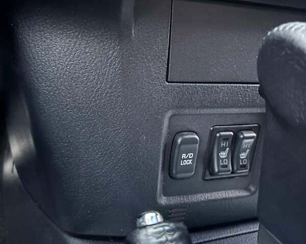 Сірий Міцубісі Паджеро, об'ємом двигуна 3.2 л та пробігом 235 тис. км за 10950 $, фото 11 на Automoto.ua