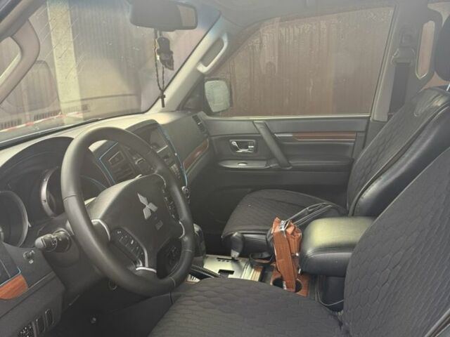 Серый Мицубиси Паджеро, объемом двигателя 3.2 л и пробегом 259 тыс. км за 12900 $, фото 5 на Automoto.ua