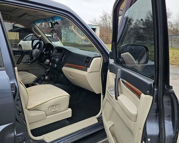 Сірий Міцубісі Паджеро, об'ємом двигуна 3 л та пробігом 187 тис. км за 11777 $, фото 31 на Automoto.ua