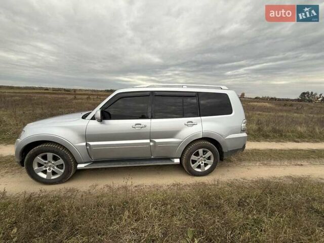 Серый Мицубиси Паджеро, объемом двигателя 3.2 л и пробегом 305 тыс. км за 10900 $, фото 3 на Automoto.ua