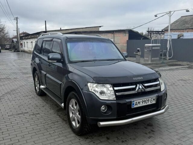 Серый Мицубиси Паджеро, объемом двигателя 3.2 л и пробегом 259 тыс. км за 12900 $, фото 2 на Automoto.ua