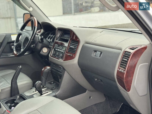 Сірий Міцубісі Паджеро, об'ємом двигуна 2.97 л та пробігом 211 тис. км за 10970 $, фото 31 на Automoto.ua