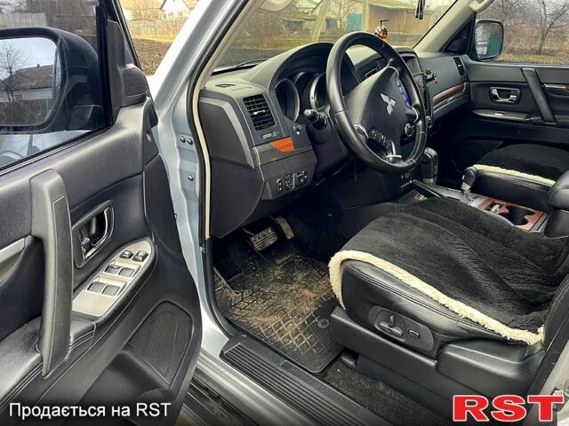 Сірий Міцубісі Паджеро, об'ємом двигуна 3.8 л та пробігом 213 тис. км за 10300 $, фото 6 на Automoto.ua