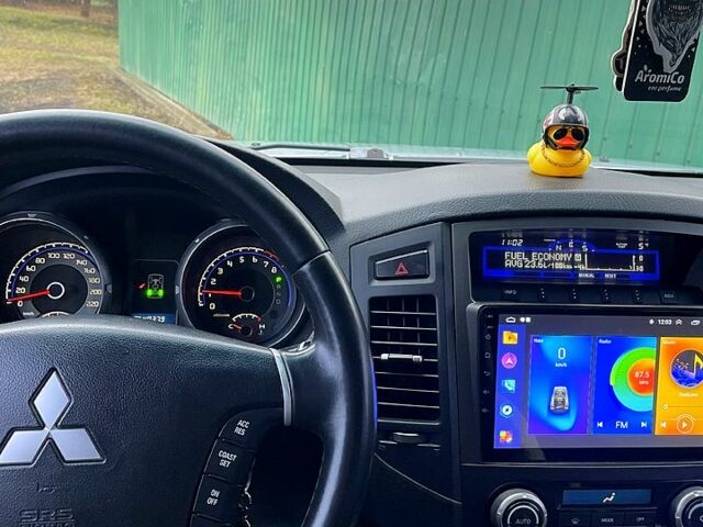 Сірий Міцубісі Паджеро, об'ємом двигуна 3.8 л та пробігом 213 тис. км за 10300 $, фото 3 на Automoto.ua