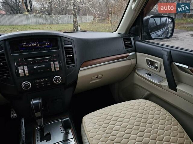 Сірий Міцубісі Паджеро, об'ємом двигуна 3 л та пробігом 187 тис. км за 11777 $, фото 62 на Automoto.ua