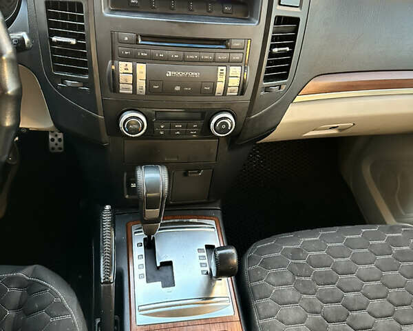 Сірий Міцубісі Паджеро, об'ємом двигуна 3 л та пробігом 220 тис. км за 9100 $, фото 12 на Automoto.ua