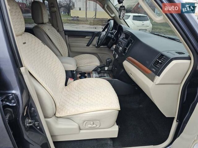Сірий Міцубісі Паджеро, об'ємом двигуна 3 л та пробігом 187 тис. км за 11777 $, фото 34 на Automoto.ua