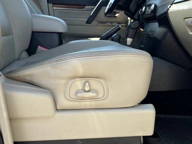 Сірий Міцубісі Паджеро, об'ємом двигуна 3 л та пробігом 162 тис. км за 11990 $, фото 40 на Automoto.ua