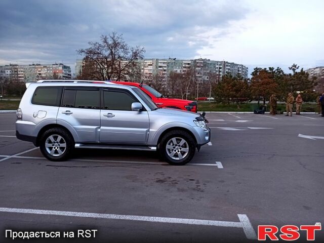 Серый Мицубиси Паджеро, объемом двигателя 3.8 л и пробегом 224 тыс. км за 10700 $, фото 2 на Automoto.ua