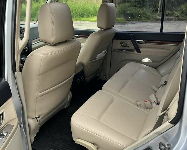 Сірий Міцубісі Паджеро, об'ємом двигуна 2.97 л та пробігом 187 тис. км за 10500 $, фото 14 на Automoto.ua