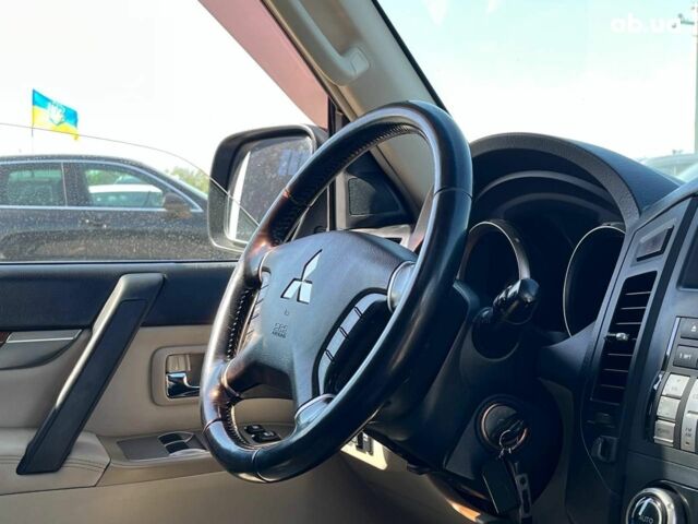 Сірий Міцубісі Паджеро, об'ємом двигуна 3 л та пробігом 162 тис. км за 11990 $, фото 44 на Automoto.ua