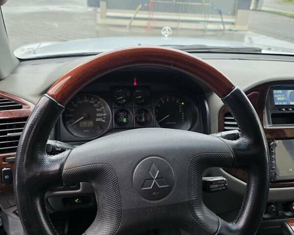 Сірий Міцубісі Паджеро, об'ємом двигуна 3 л та пробігом 396 тис. км за 7899 $, фото 10 на Automoto.ua