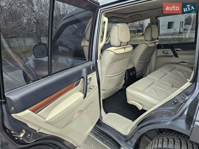 Сірий Міцубісі Паджеро, об'ємом двигуна 3 л та пробігом 187 тис. км за 11777 $, фото 39 на Automoto.ua