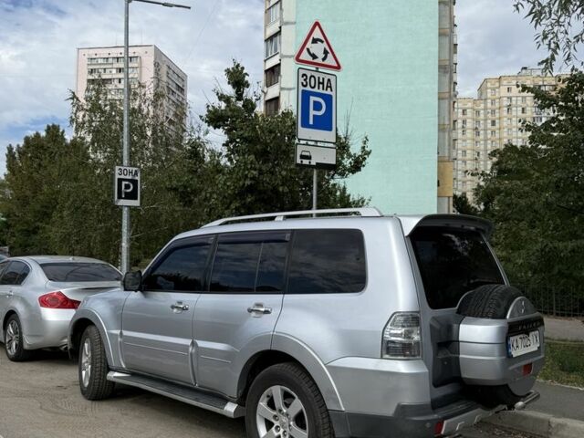 Серый Мицубиси Паджеро, объемом двигателя 3 л и пробегом 199 тыс. км за 8500 $, фото 1 на Automoto.ua