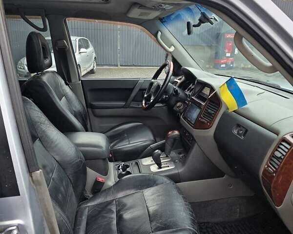 Сірий Міцубісі Паджеро, об'ємом двигуна 3 л та пробігом 396 тис. км за 7899 $, фото 26 на Automoto.ua