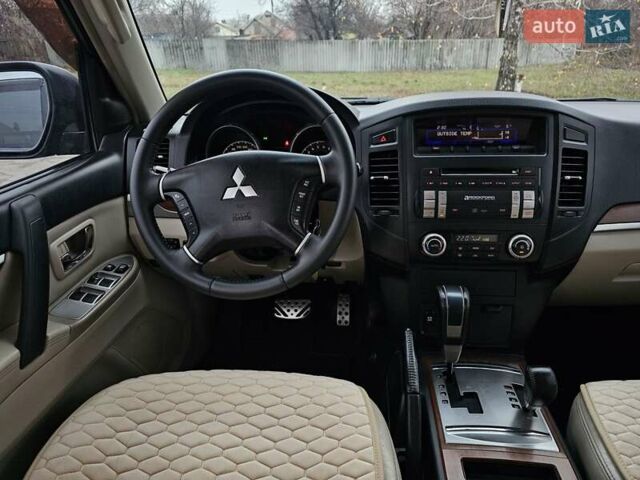 Сірий Міцубісі Паджеро, об'ємом двигуна 3 л та пробігом 187 тис. км за 11777 $, фото 61 на Automoto.ua
