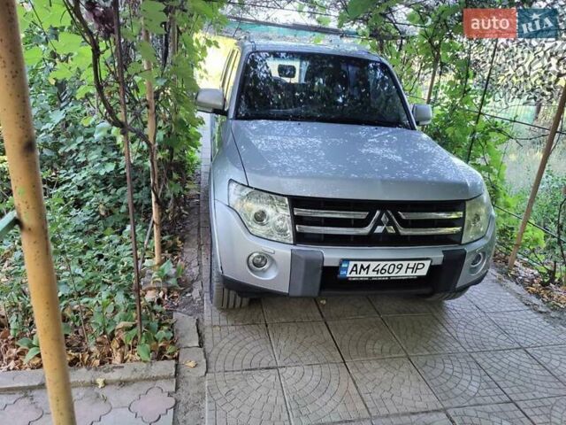Сірий Міцубісі Паджеро, об'ємом двигуна 3.8 л та пробігом 251 тис. км за 14499 $, фото 5 на Automoto.ua