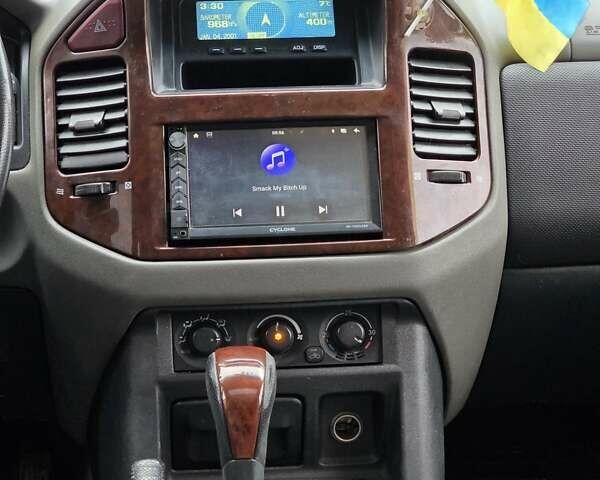 Сірий Міцубісі Паджеро, об'ємом двигуна 3 л та пробігом 396 тис. км за 7899 $, фото 18 на Automoto.ua