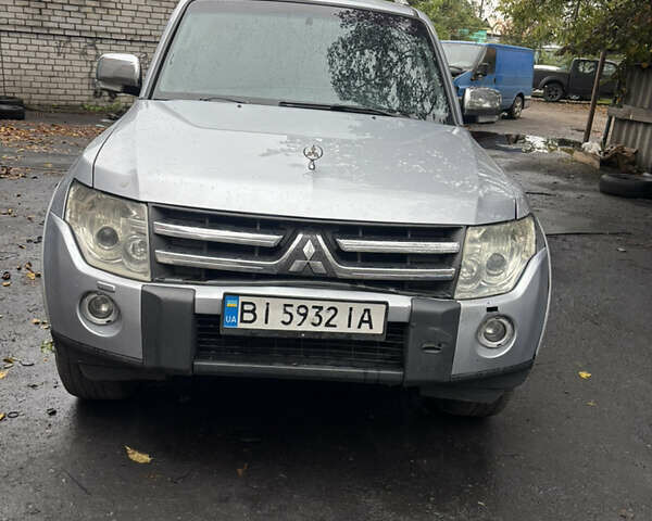 Серый Мицубиси Паджеро, объемом двигателя 3.8 л и пробегом 275 тыс. км за 5500 $, фото 1 на Automoto.ua